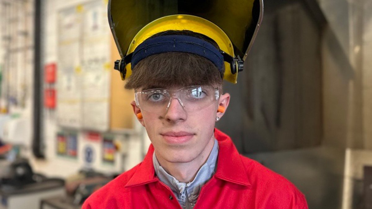 head shot of Issac Chisholm