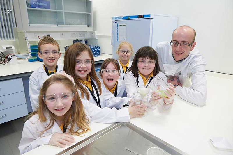 Balloch Primary pupils experiment with lab life at Inverness College UHI